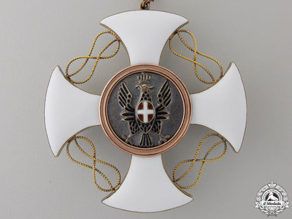 italy,_kingdom._an_order_of_the_crown_in_gold,_commander's_cross_with_case,_c.1918_img_06.jpg5575c19507f04_1