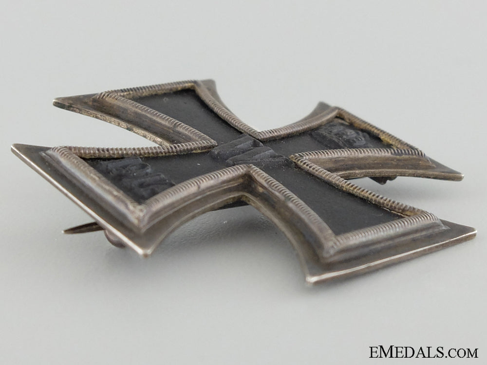 an_iron_cross_first_class1914_by_k.a.g.;_with_case_of_issue_img_06.jpg5385ec8b666f9