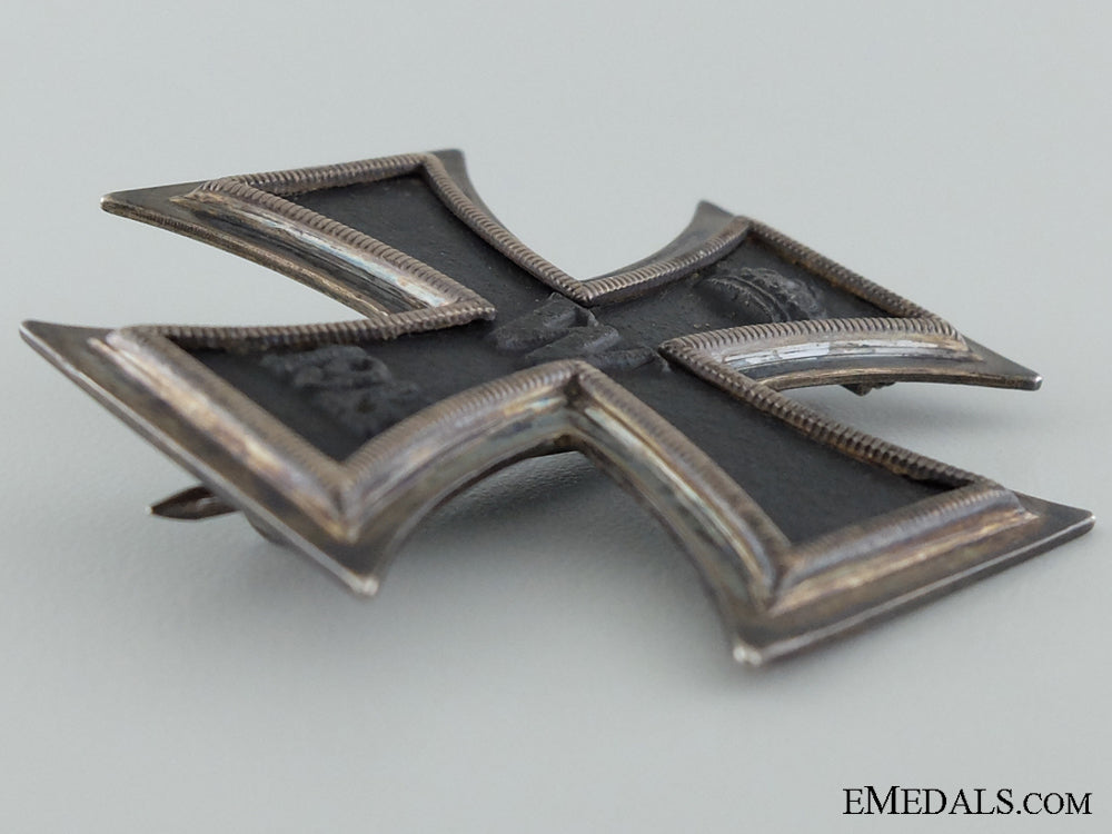 1914_iron_cross_first_class;_marked_k.a.g;_cased_img_06.jpg538cb8cec7d4a