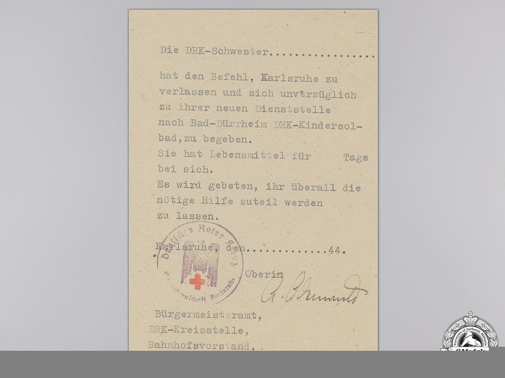 a_german_nursing_sister_award_document&_photo_group_img_06.jpg5592d59f7e7d6