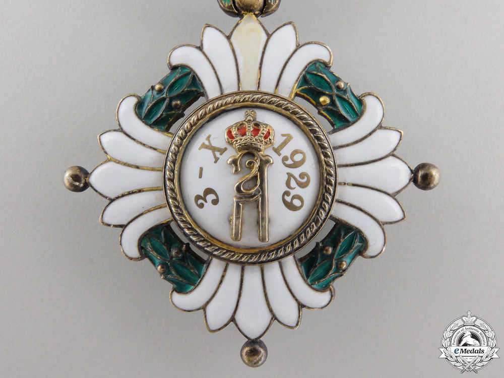 yugoslavia,_kingdom._an_order_of_the_crown,_v_class_with_case,_by_hugernin_freres&_co._img_06.jpg555ca4e97d10b_1