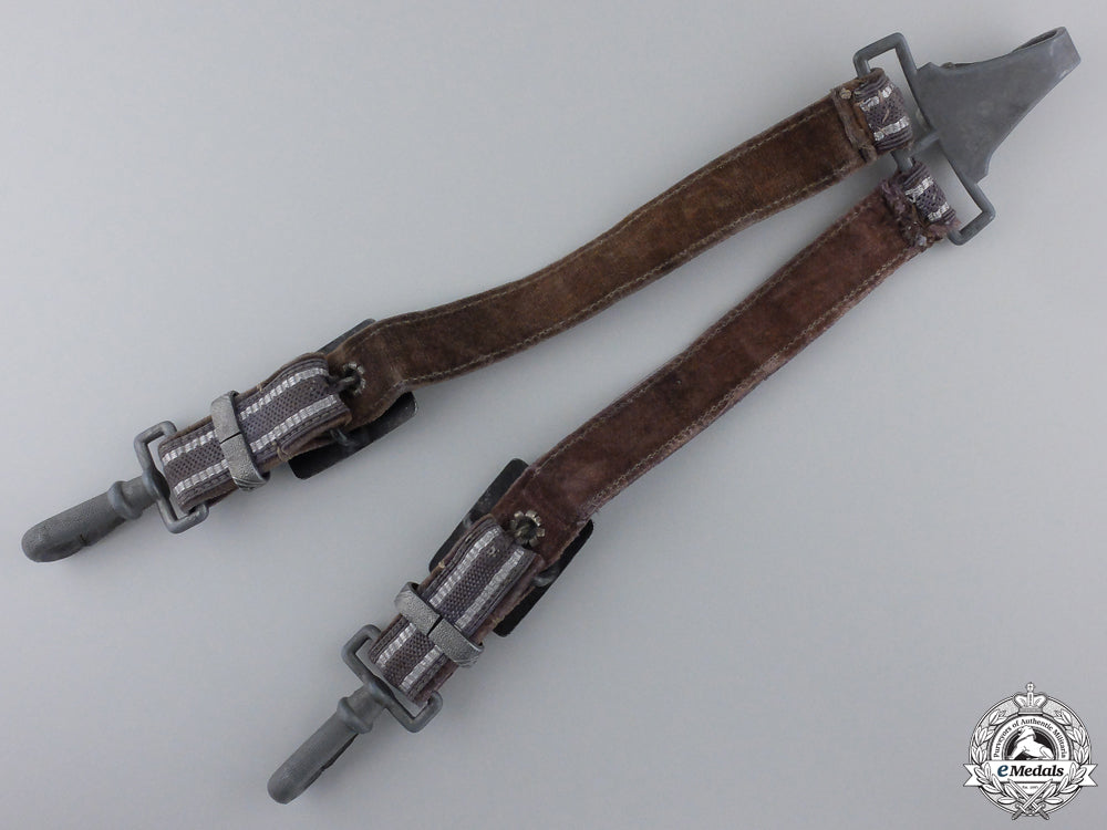a_set_of_luftwaffe_dagger_hangers_img_06.jpg5531215e92ff9