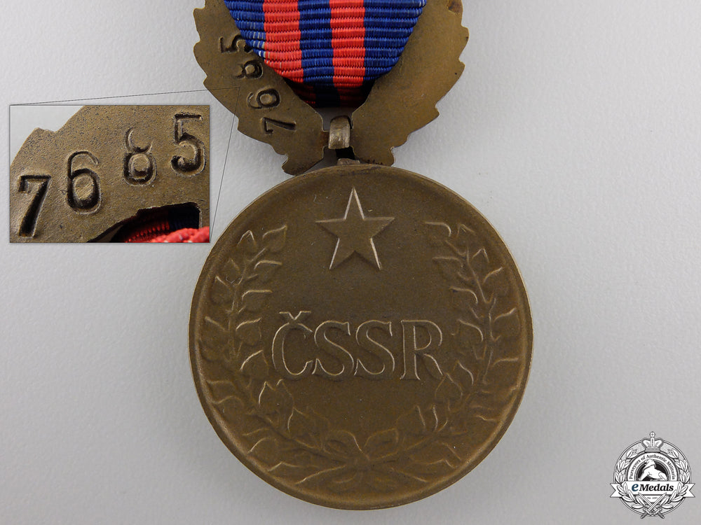 a_czechoslovakian_decoration_for_outstanding_labour_with_case_img_06.jpg5550b72e5297e