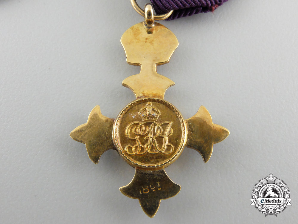 a_gold_order_of_the_british_empire_miniature_group_with_case_img_06.jpg55ce439a3b882