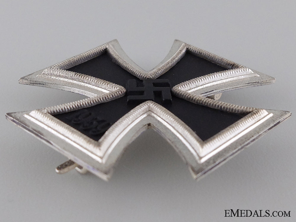 a_mint_cased_iron_cross_first_class1939_img_06.jpg543308cfa430a