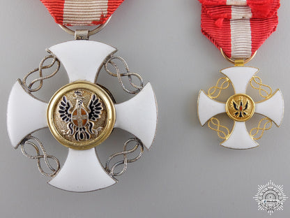 italy,_kingdom._an_order_of_the_crown_in_gold;_victor_emanuele_iii_img_06.jpg54c29e7d50136_1_1