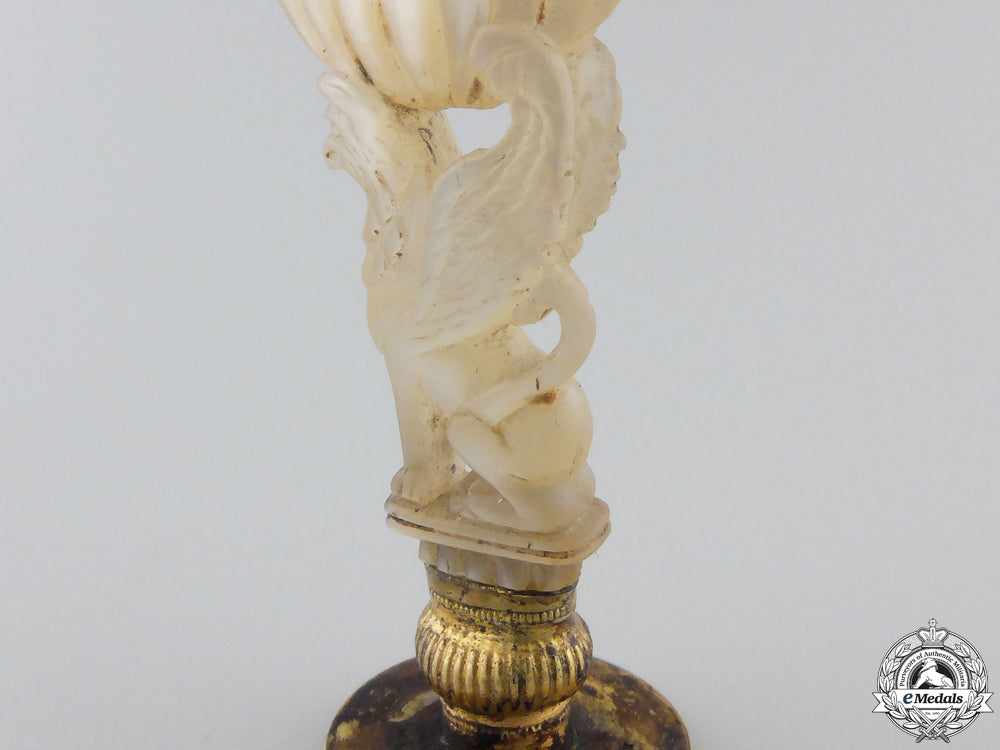 a_historic_desk_seal_owned_by_the_duke_of_wellington_img_06.jpg552937bb6b2fb
