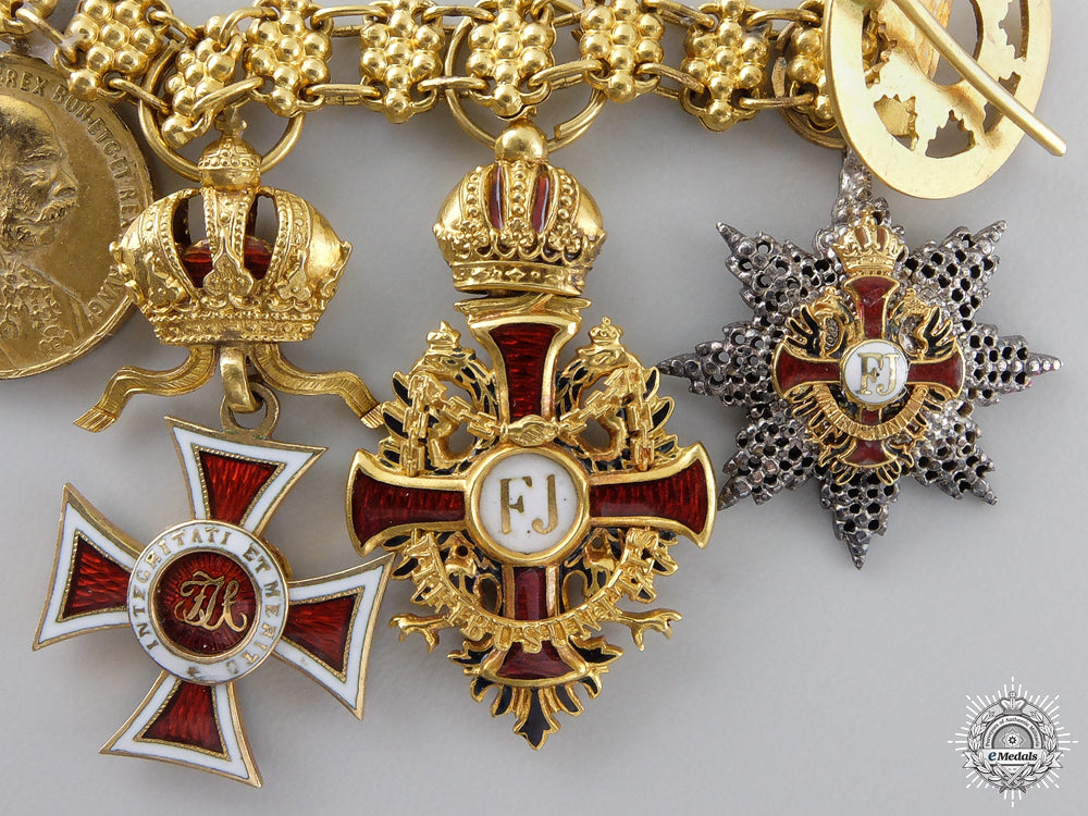 an_outsanding_austrian_miniature_award_chain_in_gold_by_rothe_img_07.jpg54d386543211f