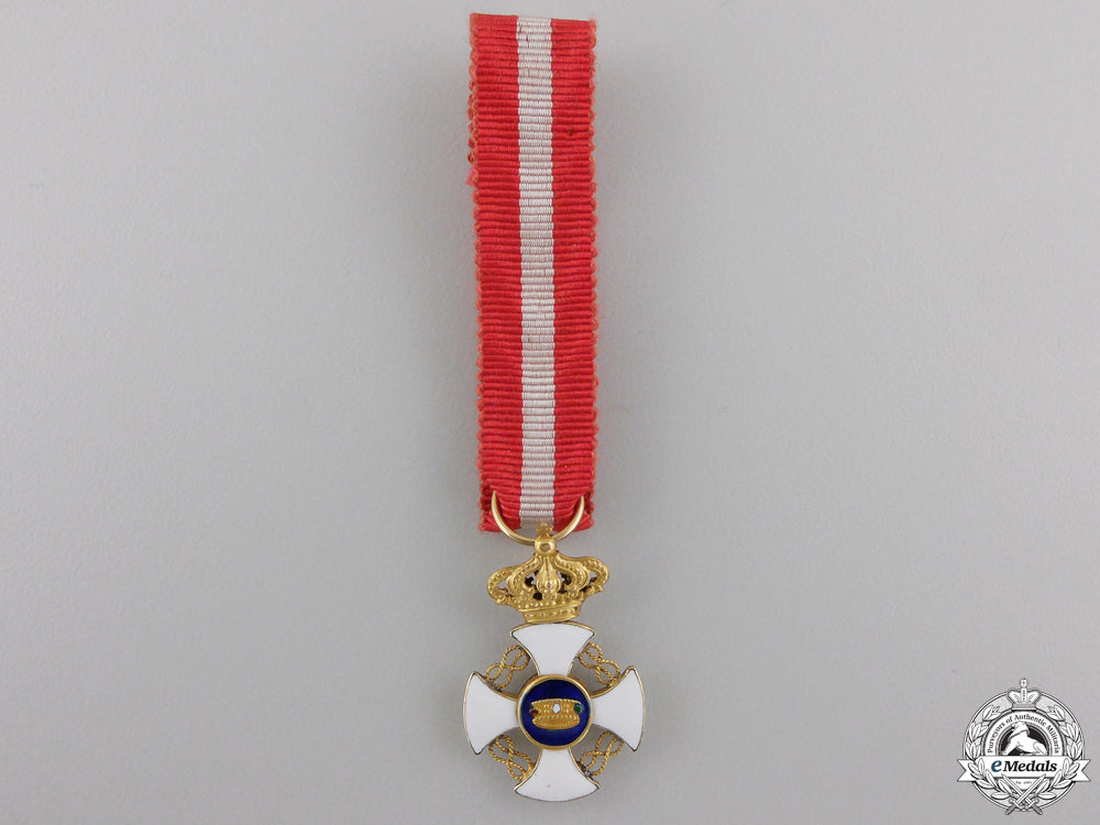 a_fine_italian_order_of_the_crown_in_gold_img_07.jpg556de59ca1954