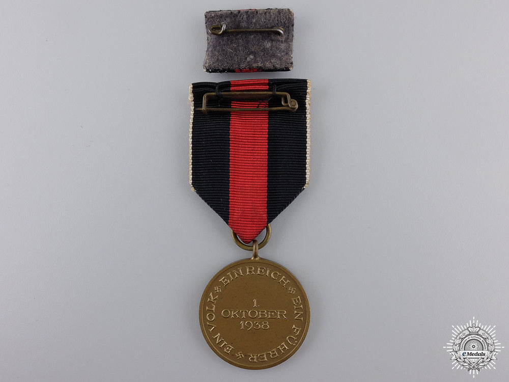 a_commemorative_medal_october1_st1938_with_prague_bar&_case_img_07.jpg54e783f424fcc