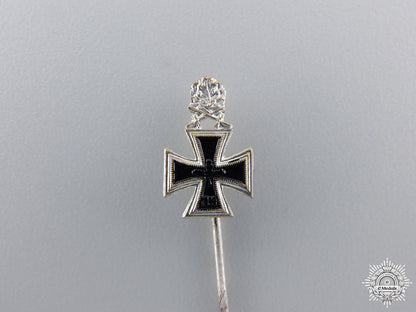 a1957_knight's_cross_of_the_iron_cross_with_swords_and_oak_leaves_img_07.jpg54f73d77339f1