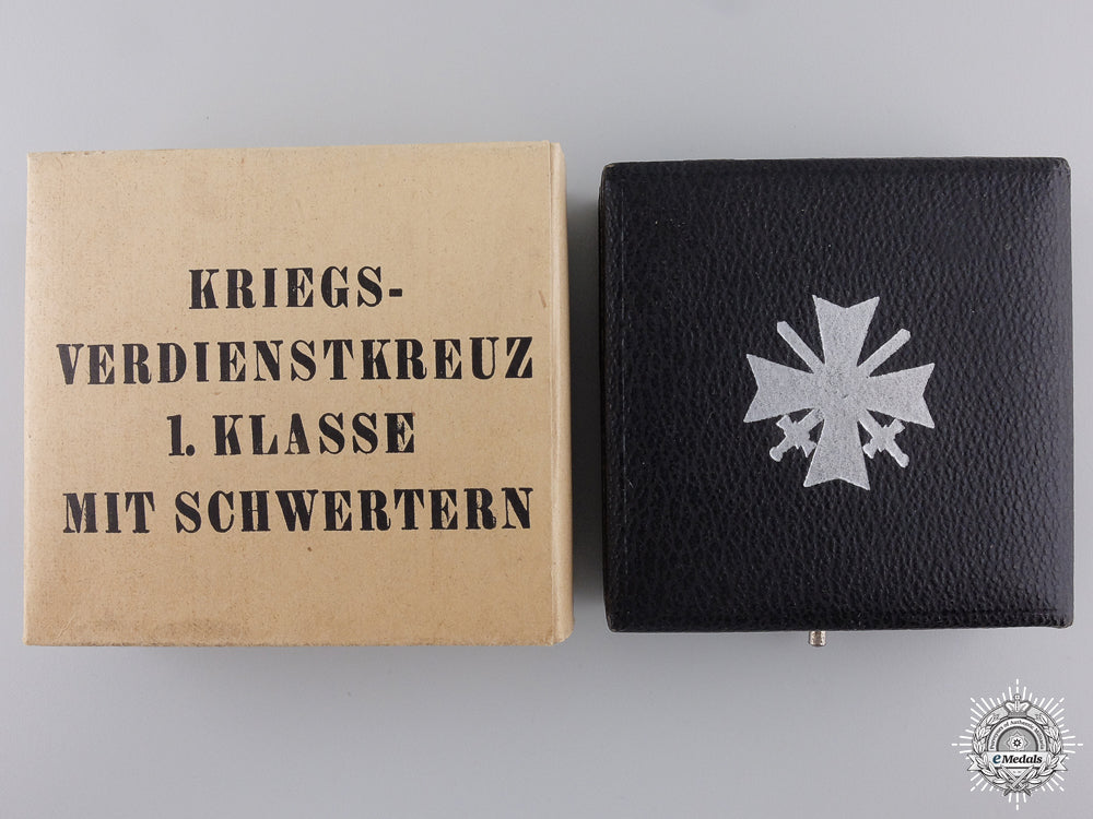 a_war_merit_cross1_st_class_with_swords_by_deschler_with_case&_cartonage_img_07.jpg54e7930e68a9a