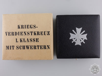 a_war_merit_cross1_st_class_with_swords_by_deschler_with_case&_cartonage_img_07.jpg54e7930e68a9a