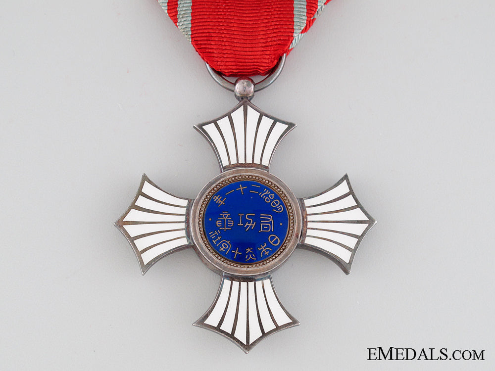 japanese_red_cross_merit_award,_silver_grade_img_07.jpg52ed3c334ed11