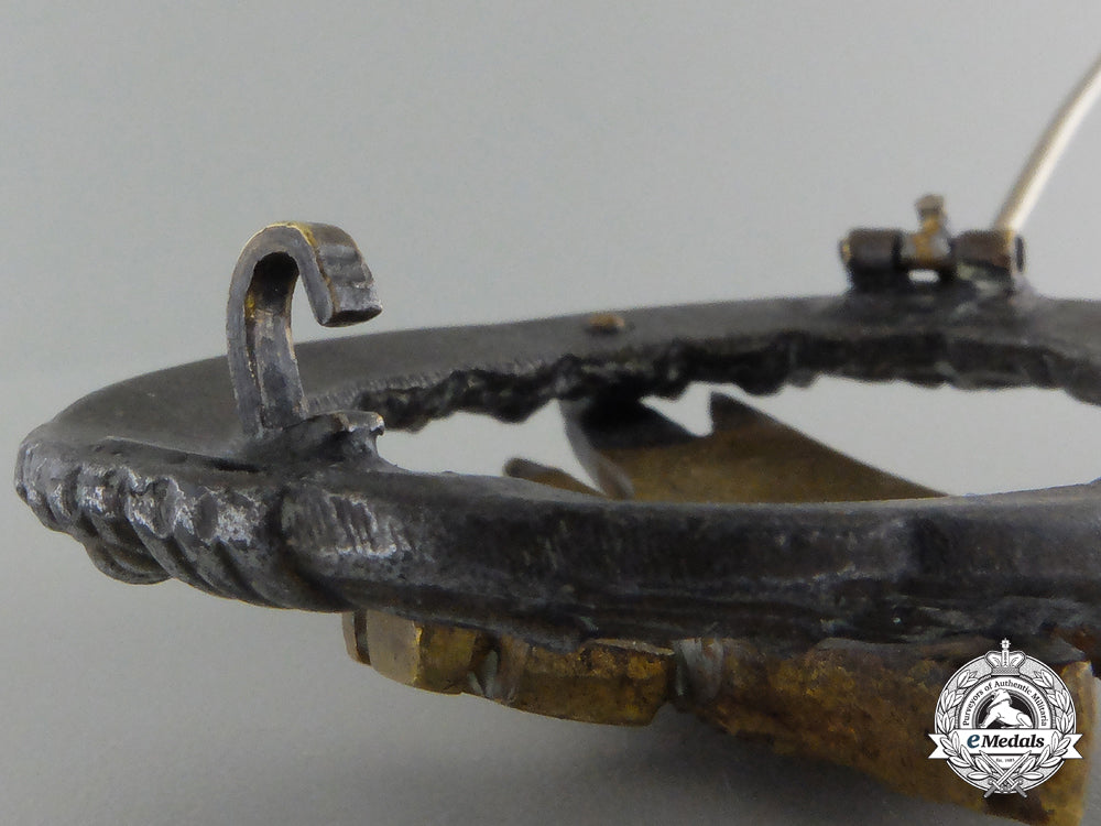 a_luftwaffe_fallschirmjäger_badge_by_juncker_with_case_img_08.jpg55cb7dbe6f8c8