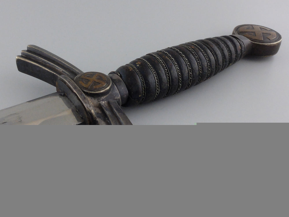 an_early1_st_model_luftwaffe_dagger_by_david_malsch;_unit_marked_img_08.jpg55315fd028b2f