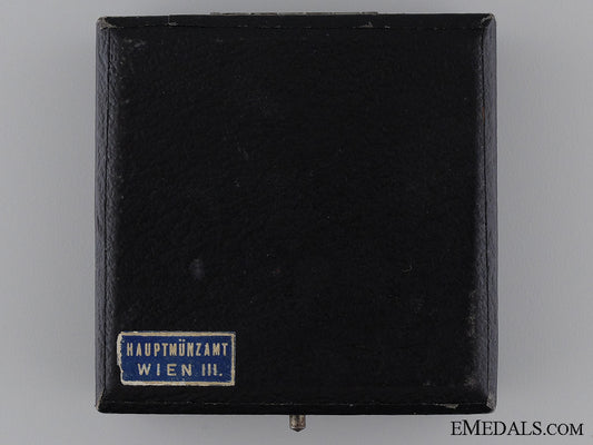 an_early_gold_grade_wound_badge_with_case_of_issue_img_08.jpg53e37bd3965c4
