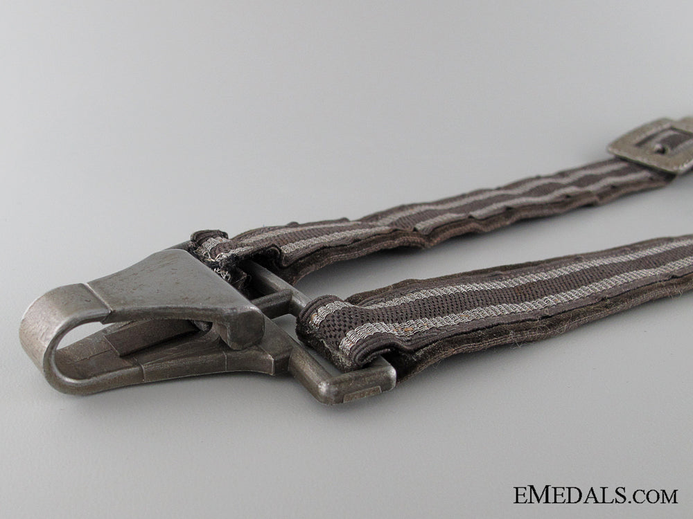 a_set_of_luftwaffe_dagger_hangers_img_08.jpg53206a841eb0f