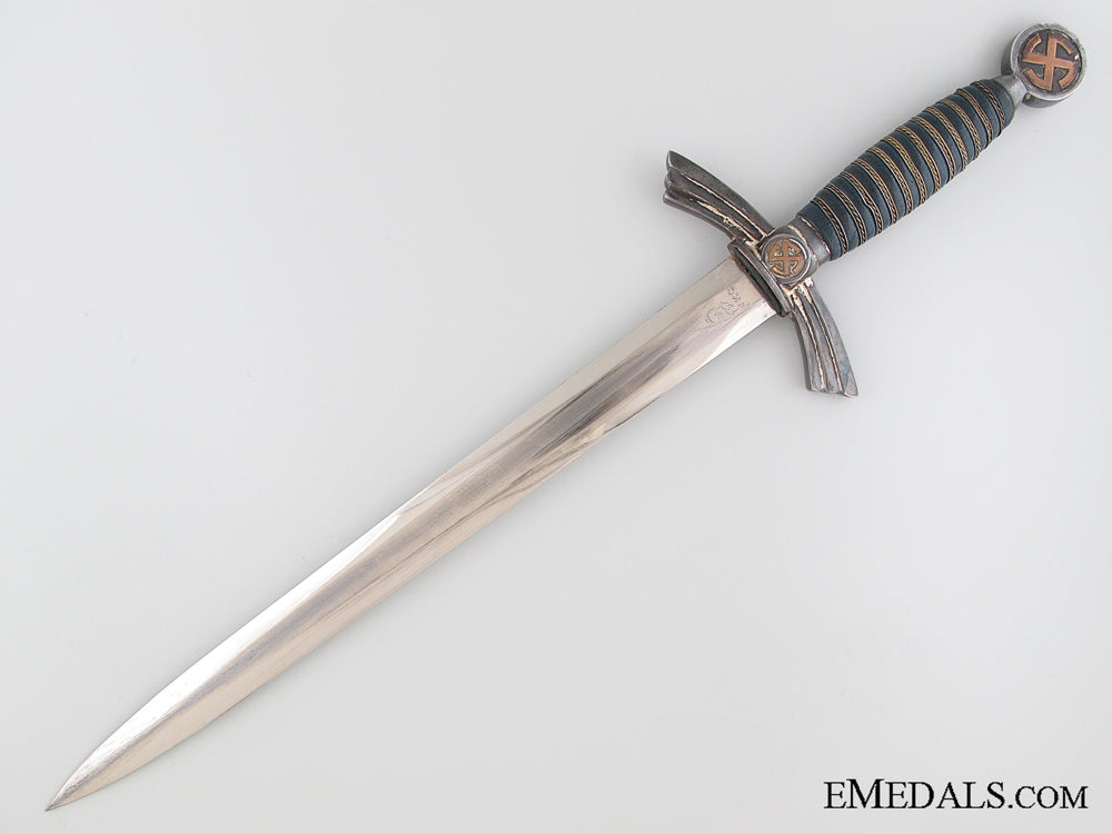 a_first_pattern_dagger_by_kirschbaum&_co_img_10.jpg52f9325eedb41