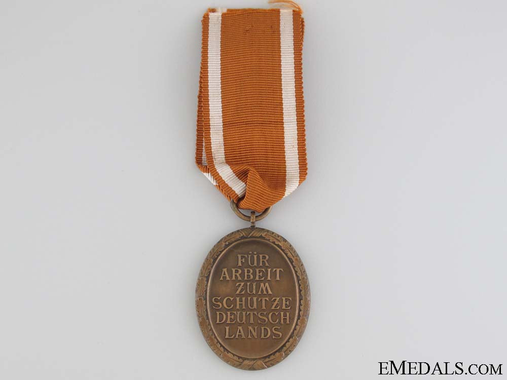 west_wall_medal_img_1148_copy.jpg52b0a7c99bf17