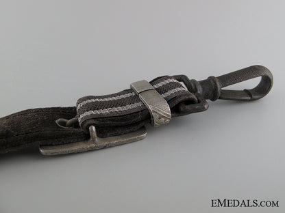 a_set_of_luftwaffe_dagger_hangers_img_11.jpg53206aa0d01f2
