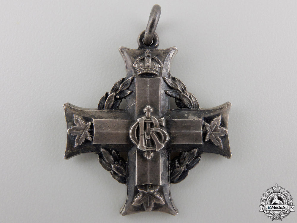a_canadian_military_cross_for_rescuing_wounded_in_the_field_img_12.jpg555b420480692
