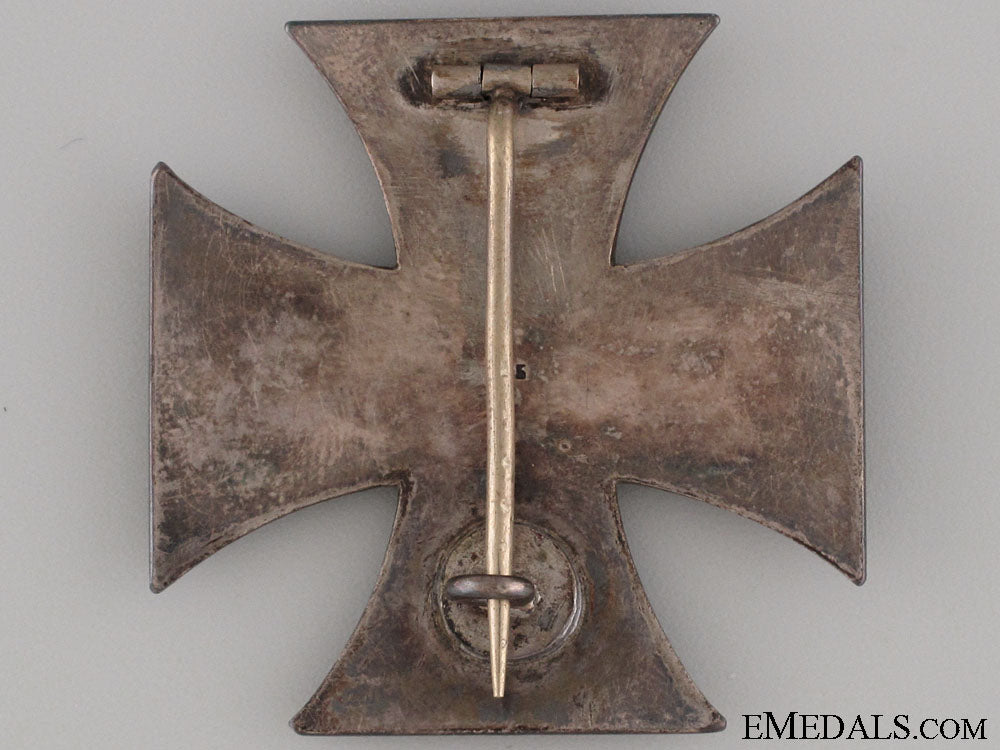 a_cased_iron_cross1_st_class1914-_silver_img_1411_copy.jpg525446180ef97