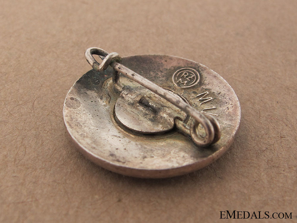 early_propaganda_badge_img_3234_copy