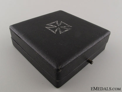 a_cased_wwi_iron_cross_first_class1914;800_silver_img_3726_copy.jpg525d940d2e1ce