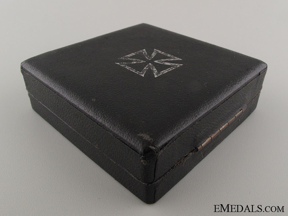 a_cased_wwi_iron_cross_first_class1914;800_silver_img_3727_copy.jpg525d9415f0df9