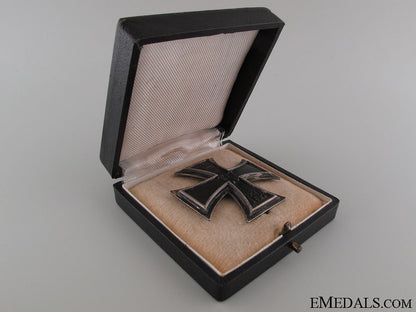 a_cased_wwi_iron_cross_first_class1914;800_silver_img_3728_copy.jpg525d93d9bfa70