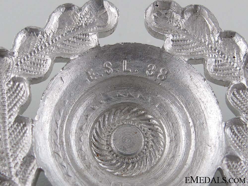 officer's_visor_cap_wreath_and_cockade_img_7172_copy