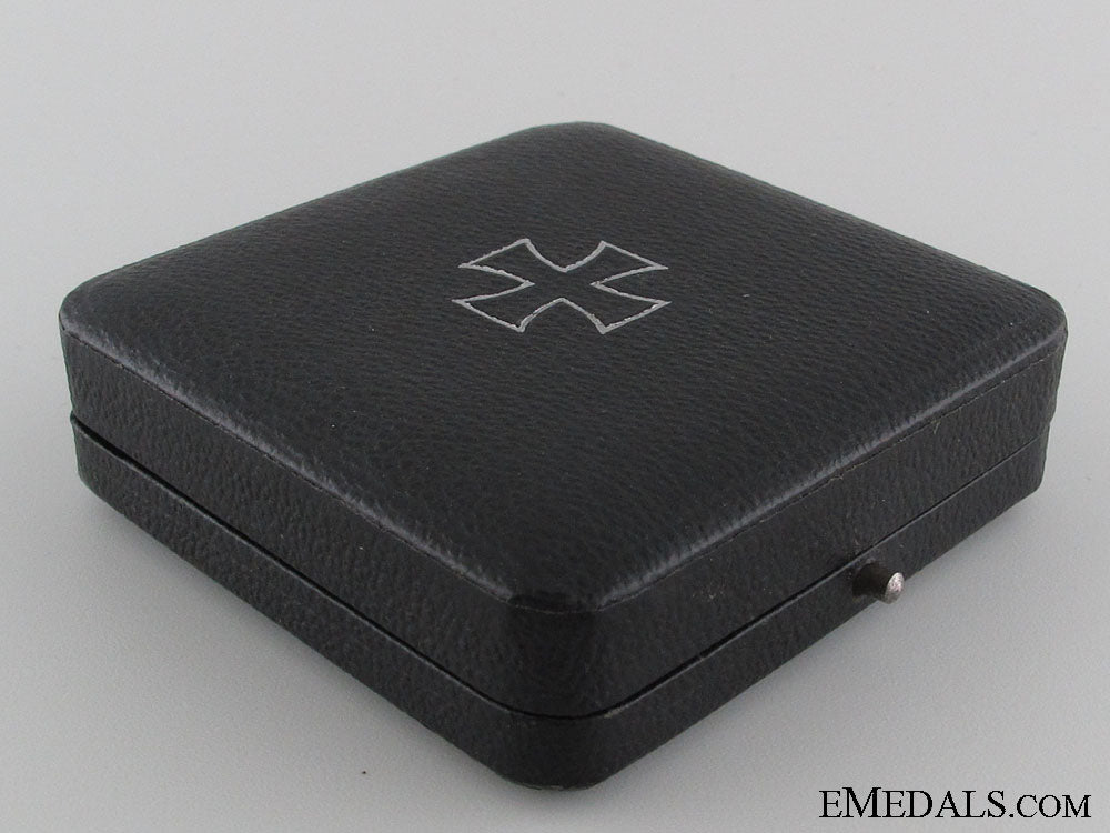 case_for_iron_cross1_st._class1939_img_8529_copy.jpg526ac58ef1f8d