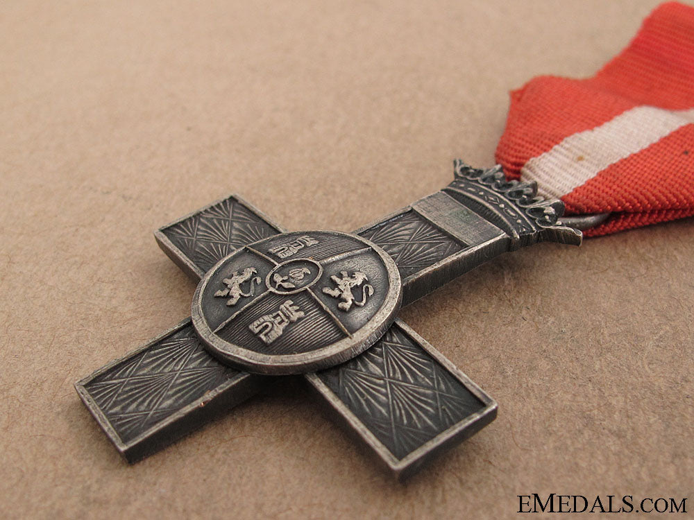 order_of_military_merit-_silver_cross_with_red_distinction_img_8713_copy.jpg51d85dbb89362