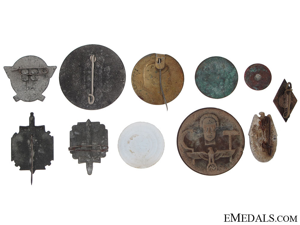 eleven_badges_and_tinnies_img_9018_copy.jpg51114b4d85c31