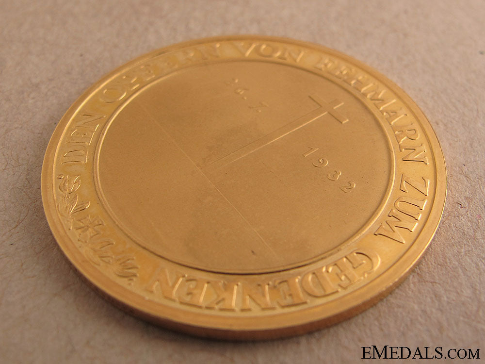 large_gold_niobe_medal-_cased_img_9594_copy