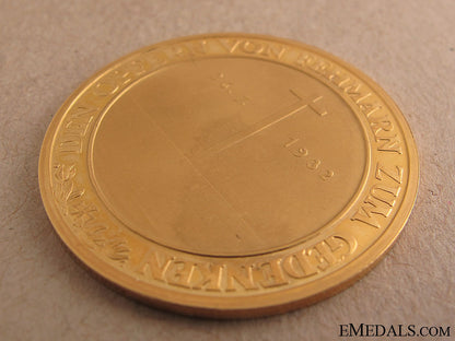 large_gold_niobe_medal-_cased_img_9594_copy