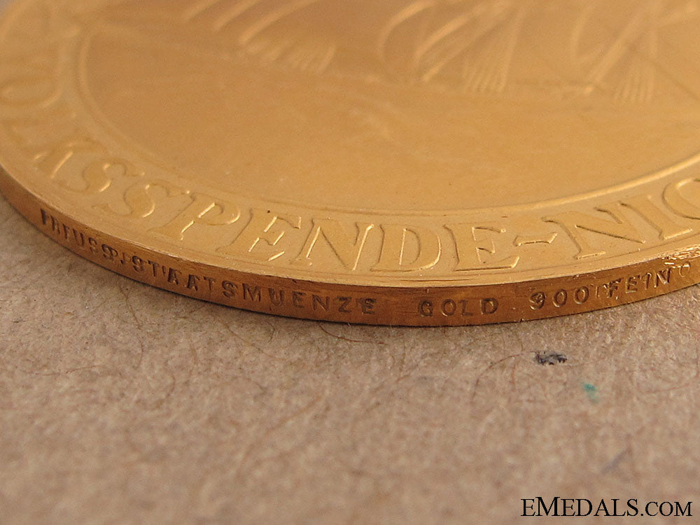 large_gold_niobe_medal-_cased_img_9595_copy