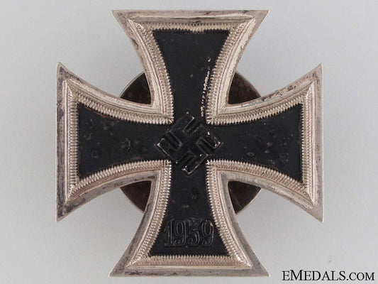 iron_cross1_st_class1939_by_schauerte&_hhfeld_iron_cross_1st_c_52bdab5ebd196