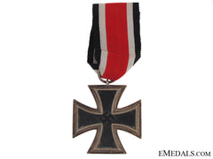 Iron Cross 2Nd. Class 1939 - Maker # 44