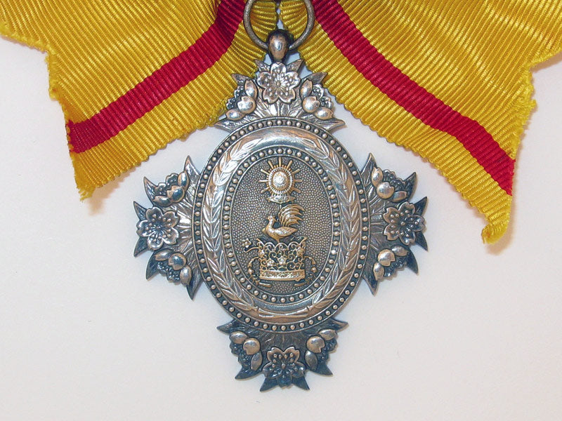 order_of_the_sacred_crown_j2030002