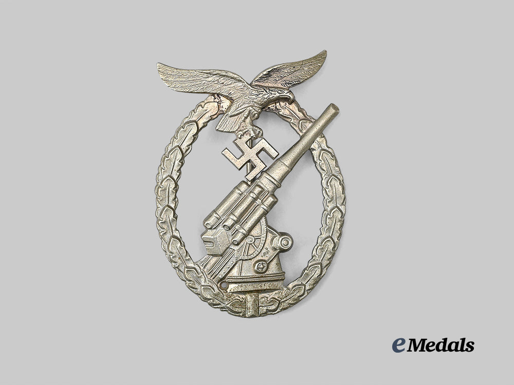 germany,_luftwaffe._a_flak_badge,_with_first_pattern_case,_by_gustav_brehmer_e_medals__g62687_5