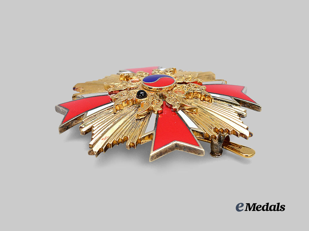 korea,_republic._an_order_of_diplomatic_service_merit,_i_grade_gwanghwa_star_e_medals__m0332-81_3