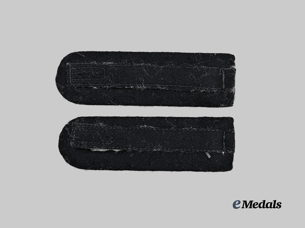 germany,_s_s._a_pair_of_waffen-_s_s_infantry_shoulder_boards_for_officer_ranks_e_medals__g62978_3