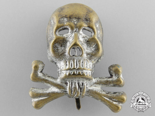 a_braunschweiger_totenkopf(_skull)_officer’s_cap_insignia_for_the_infantry_regiment_nr.92_or_hussars.17_j_048