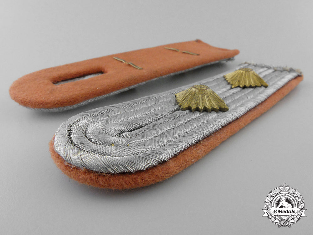 a_pair_of_luftwaffe_hauptmann_shoulder_straps;_signals_j_062