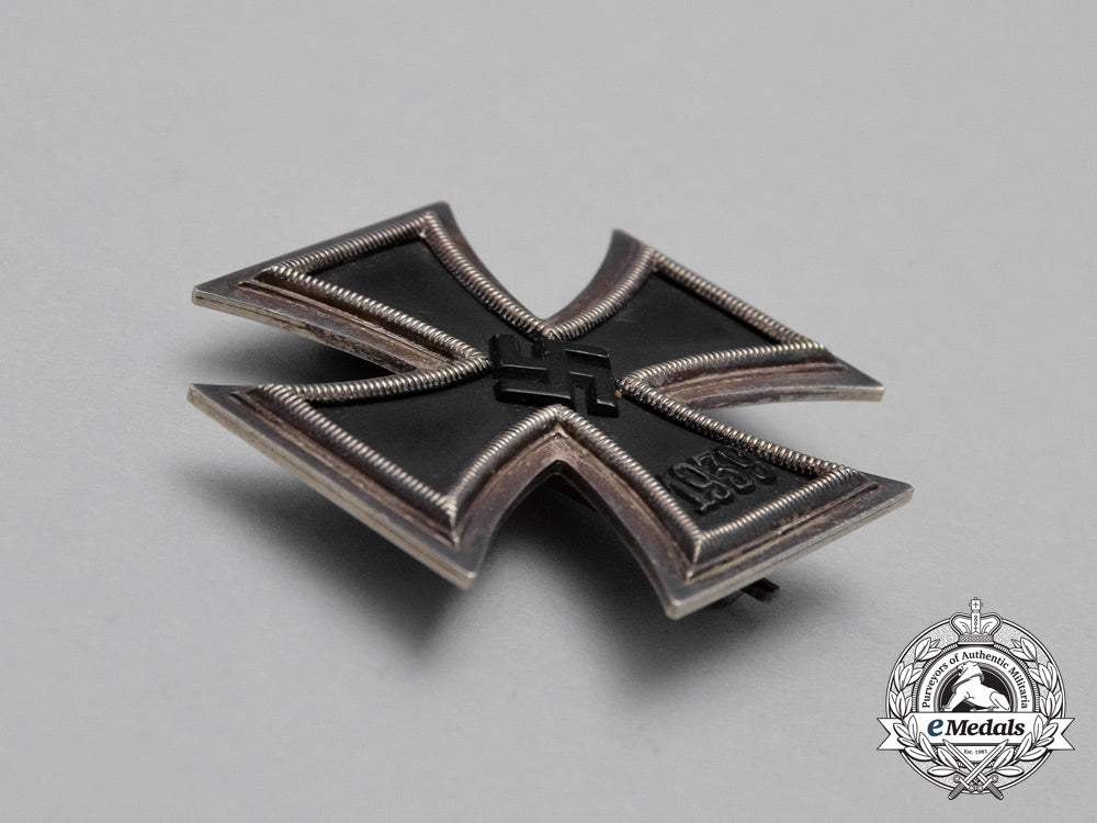 an_iron_cross1939_first_class_in_its_original_case_of_issue_j_062_1