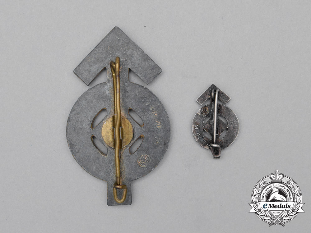 a_silver_grade_hj_proficiency_badge_by_gustav_brehmer_of_markneukirchen_with_miniature_j_095_1