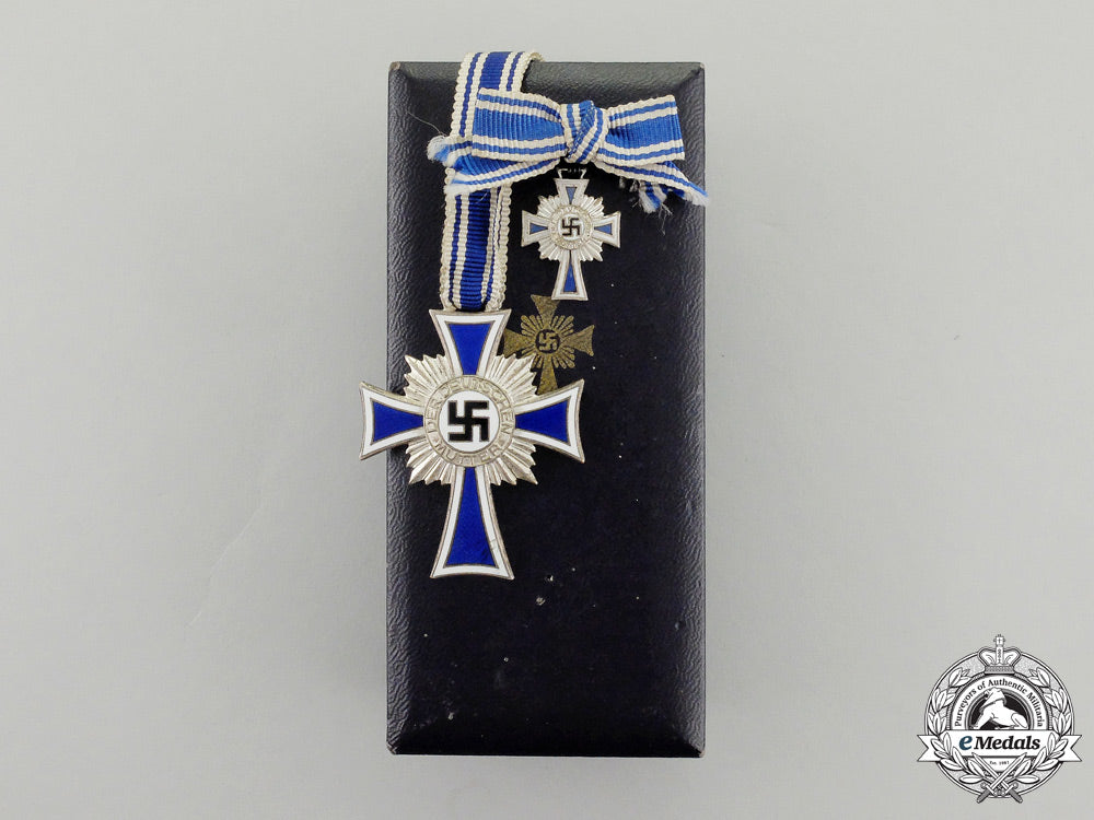a_class_cross_of_honour_of_the_german_mother_by_ph._turk_j_147