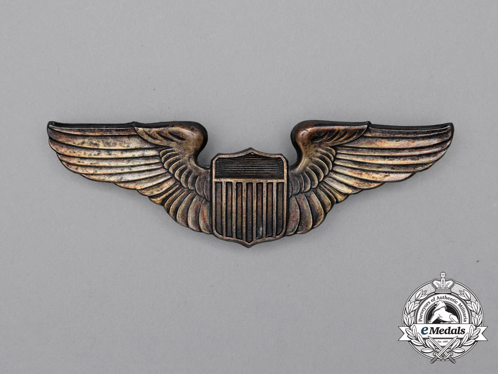 a_united_states_army_air_force(_usaaf)_pilot_badge,1930_issue_j_275_1_1